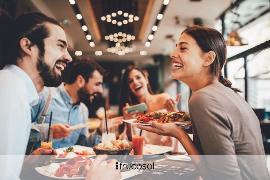 Convierte a los Comensales en Promotores: Estrategias de Referencias para tu Restaurante