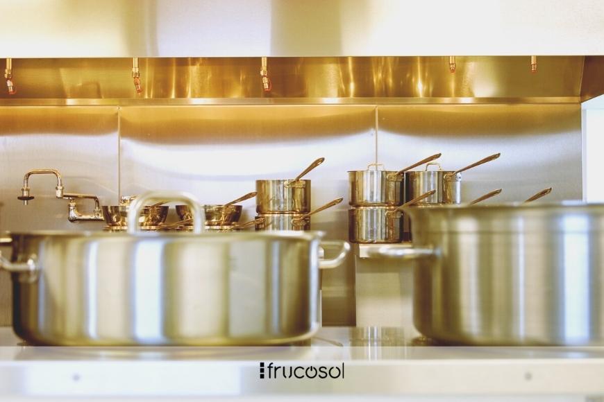 Consejos para limpiar y cuidar tus utensilios de cocina de acero inoxidable.
